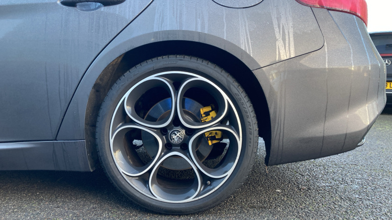 Alfa Romeo Giulia 2.0 TB 280 Veloce [Performance brake] 4dr Auto Petrol Saloon